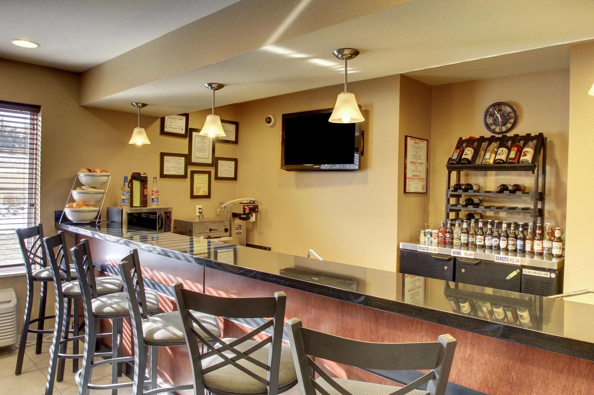 Cobblestone Inn & Suites - Hartington Экстерьер фото