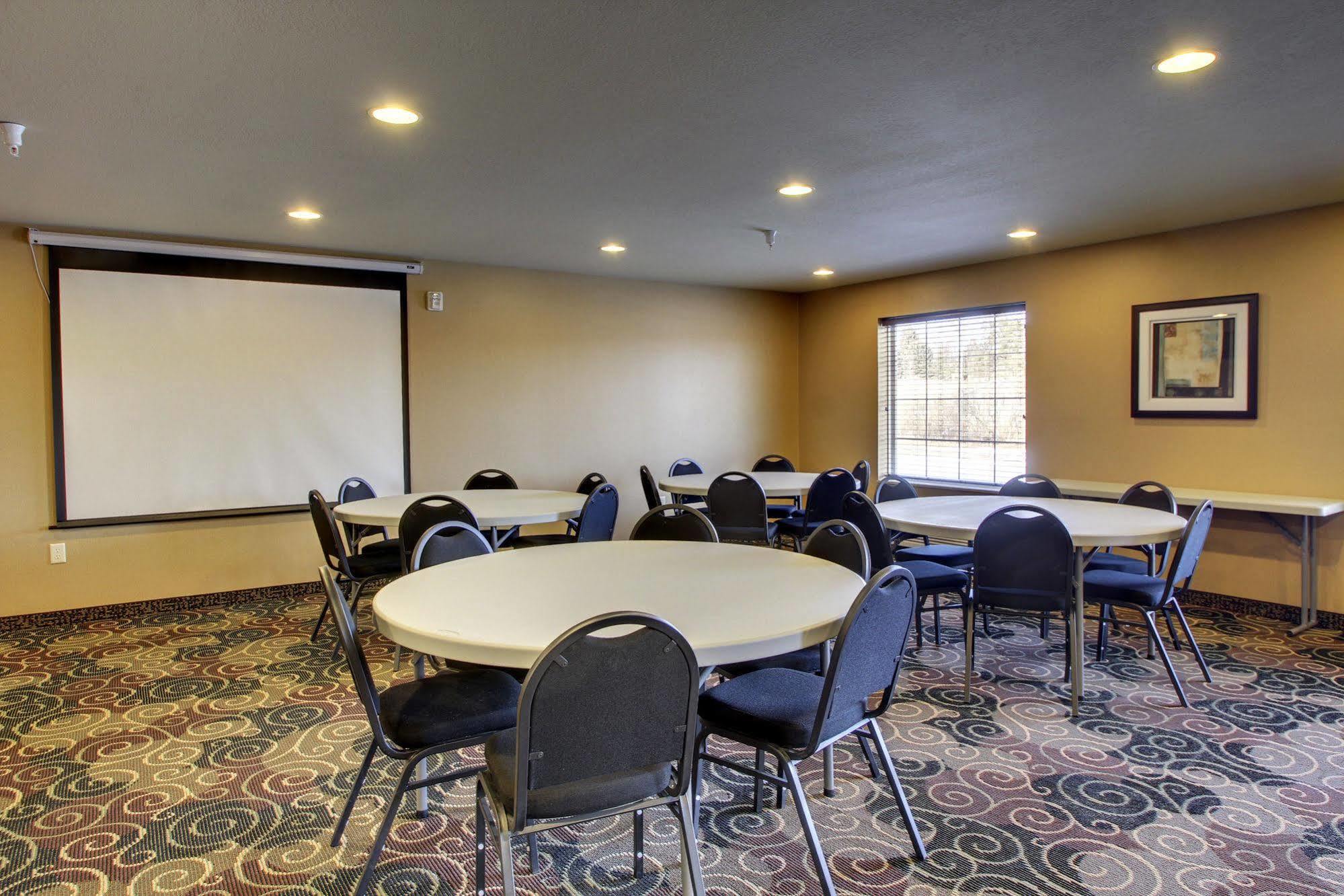 Cobblestone Inn & Suites - Hartington Экстерьер фото